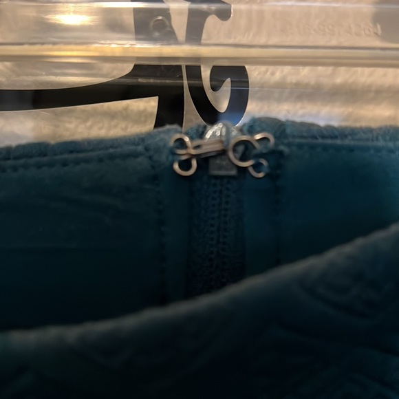 Torrid diamond knit skirt. NWT - never worn. Size 18. - Picture 4 of 6